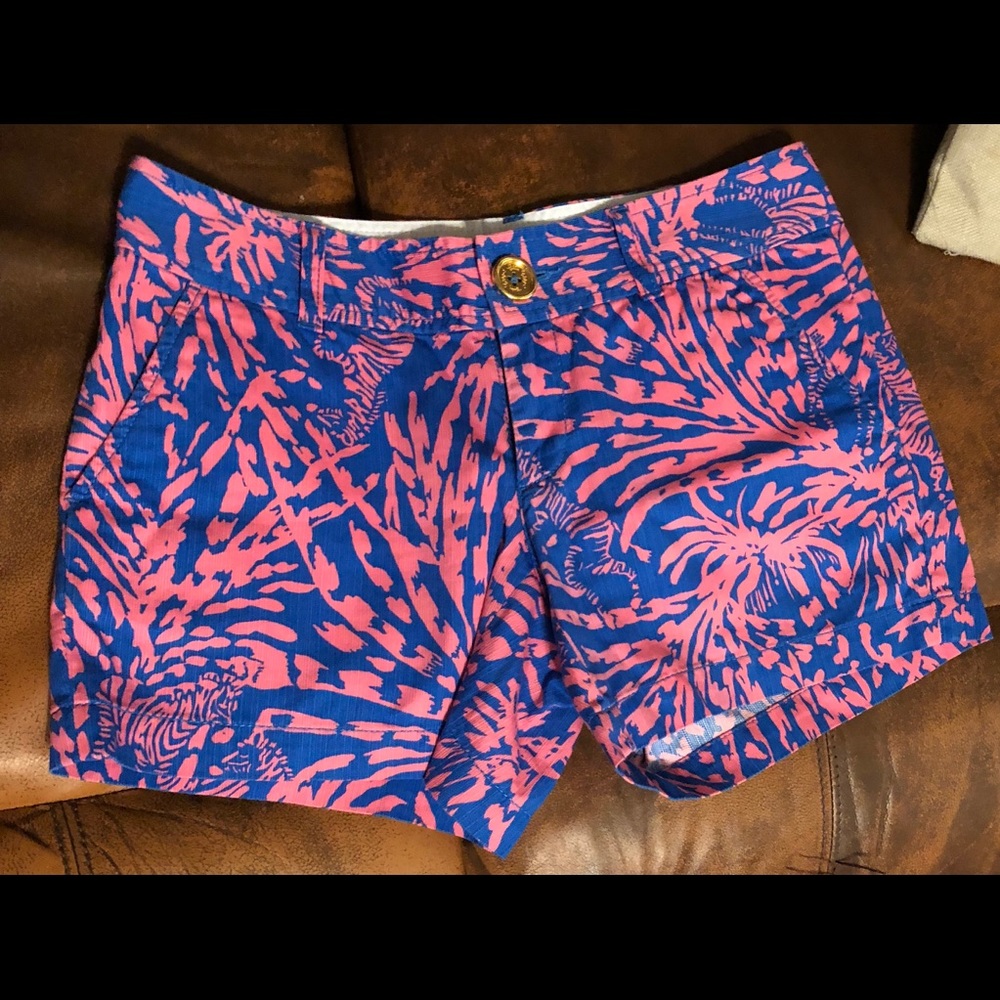 Lilly Pulitzer Callahans rollin in the grass
